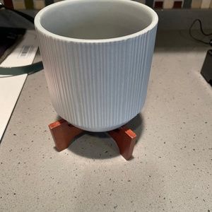 Never used ceramic planter with wood stand